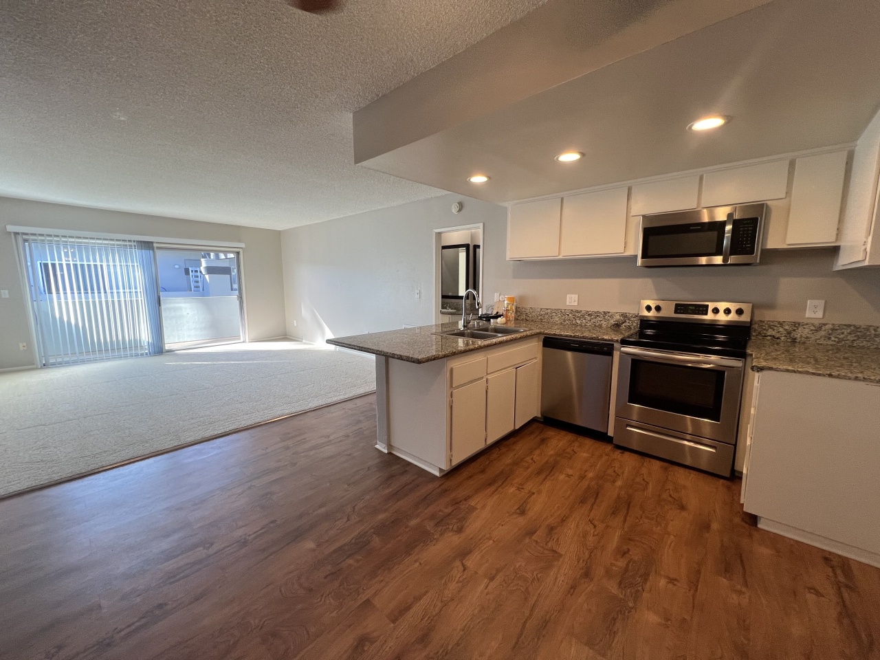 Cross Roads Apartments Image 4