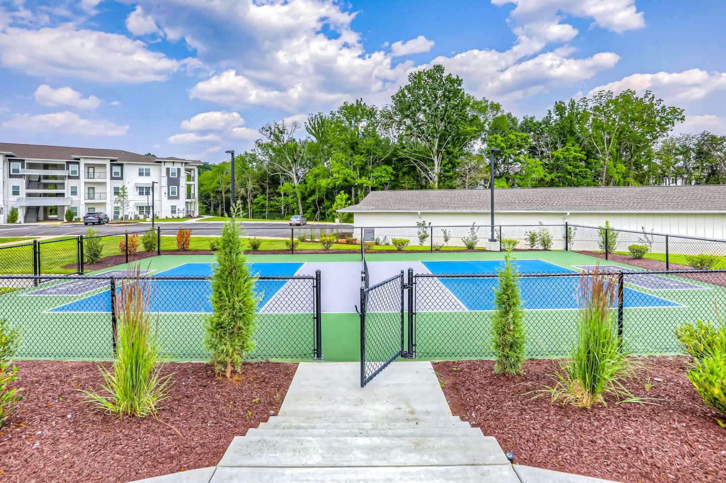 Farmhouse Luxury Apartments Image 4