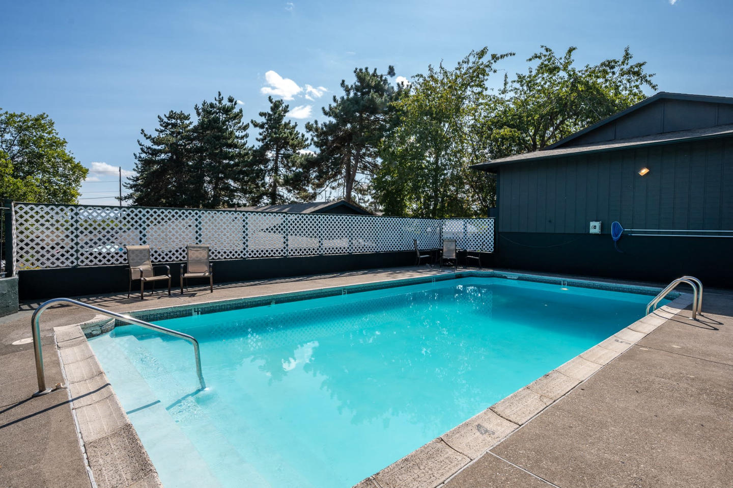 Pinewood Terrace Image 13