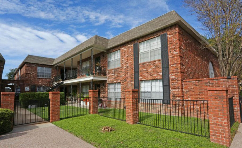 Towne Oaks II Image 1
