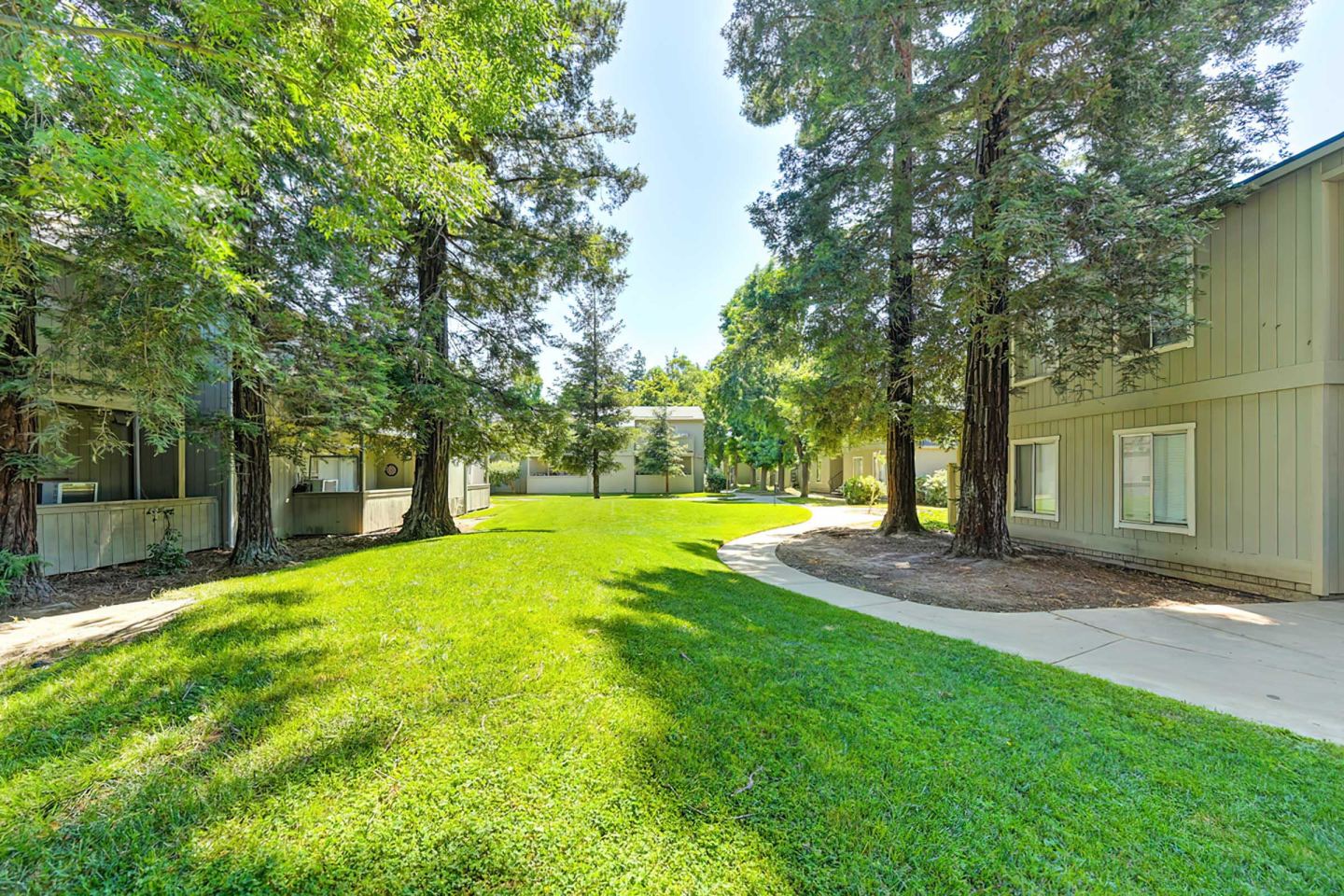 The Redwoods Apartments Image 14
