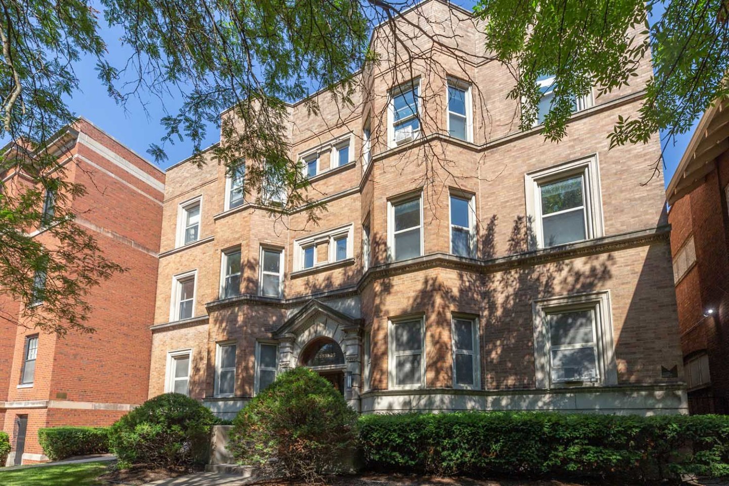 5533 S. Blackstone Image 2