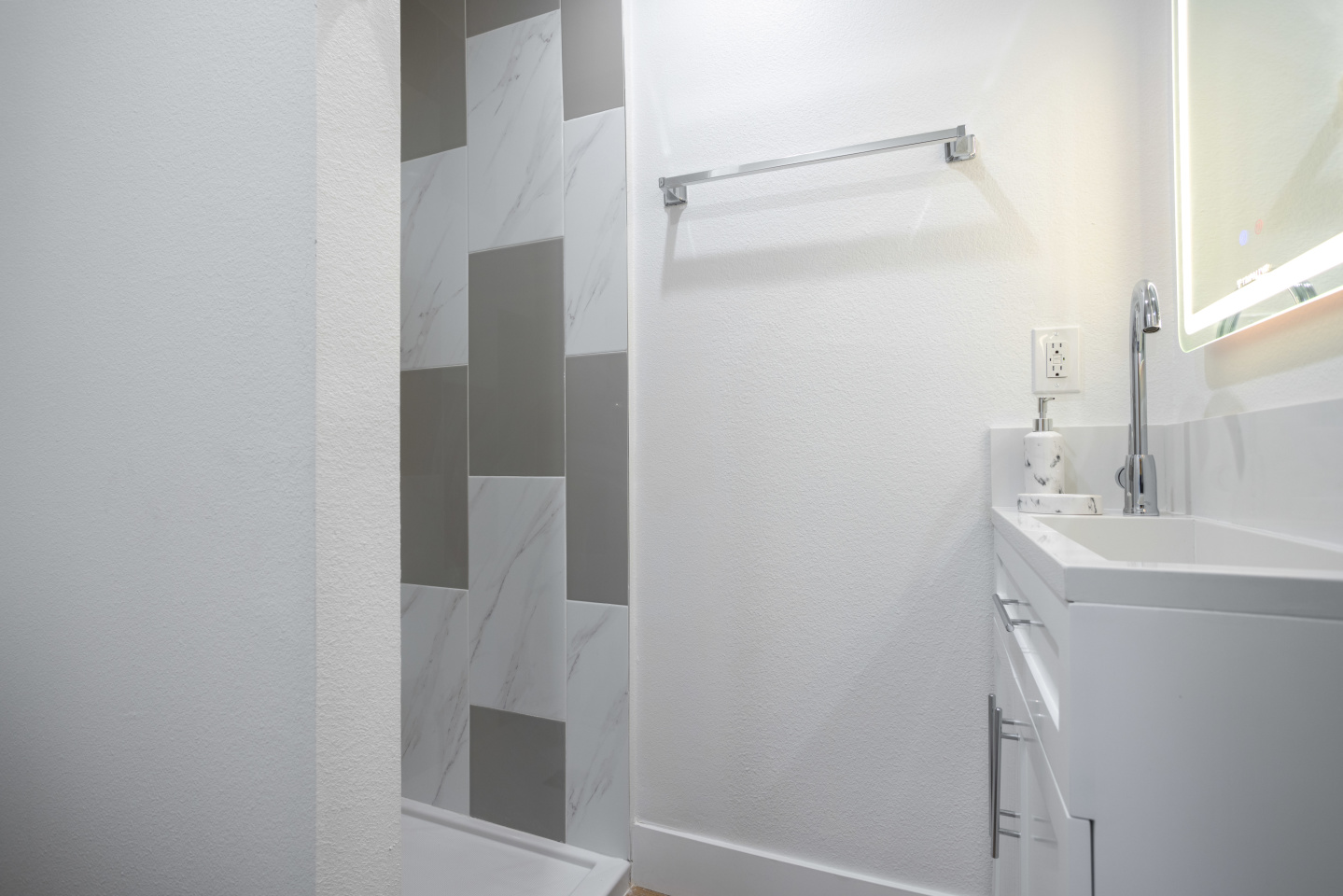1458 W 37th Street - Co-Living Housing Image 15