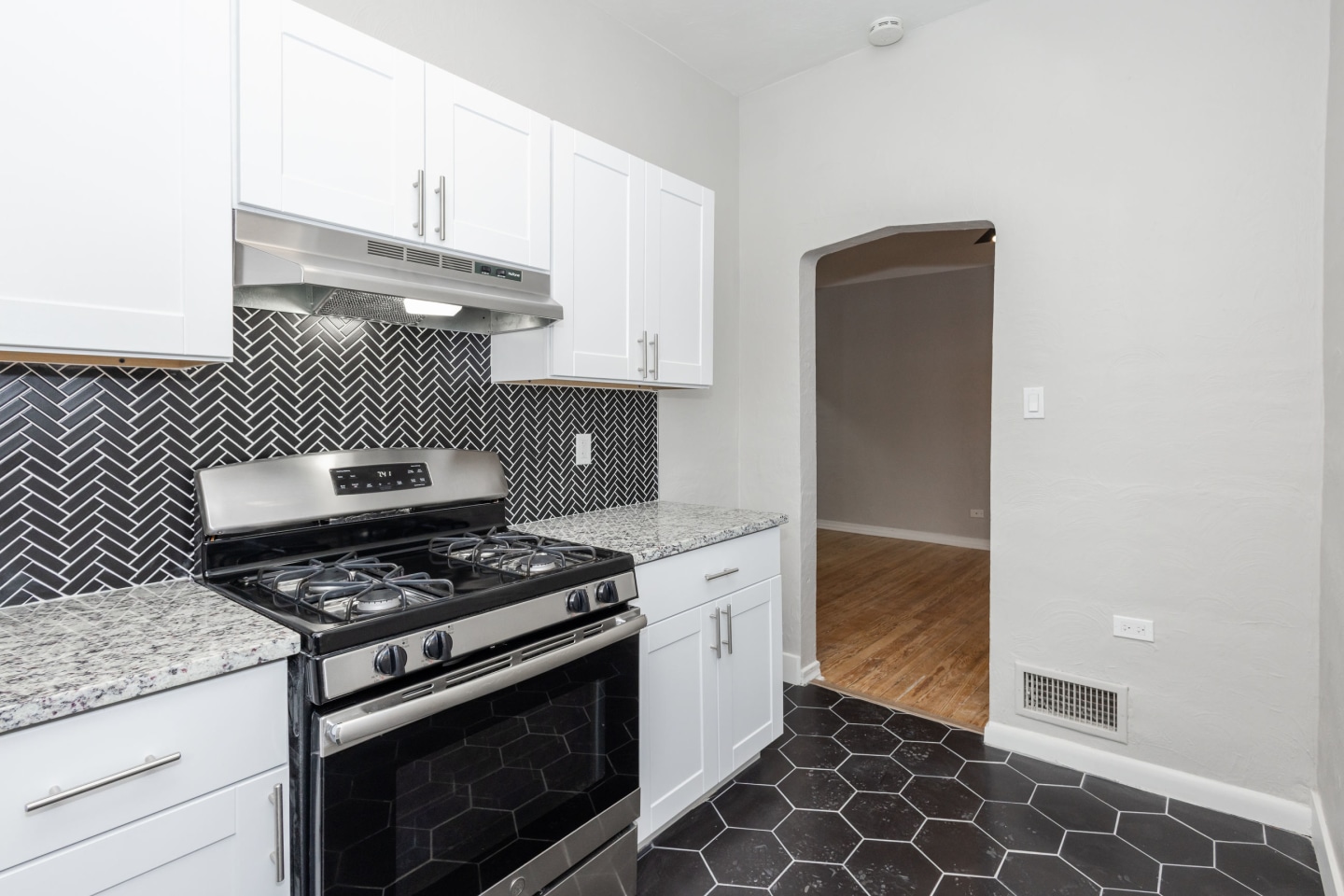 1030 Washington Image 4