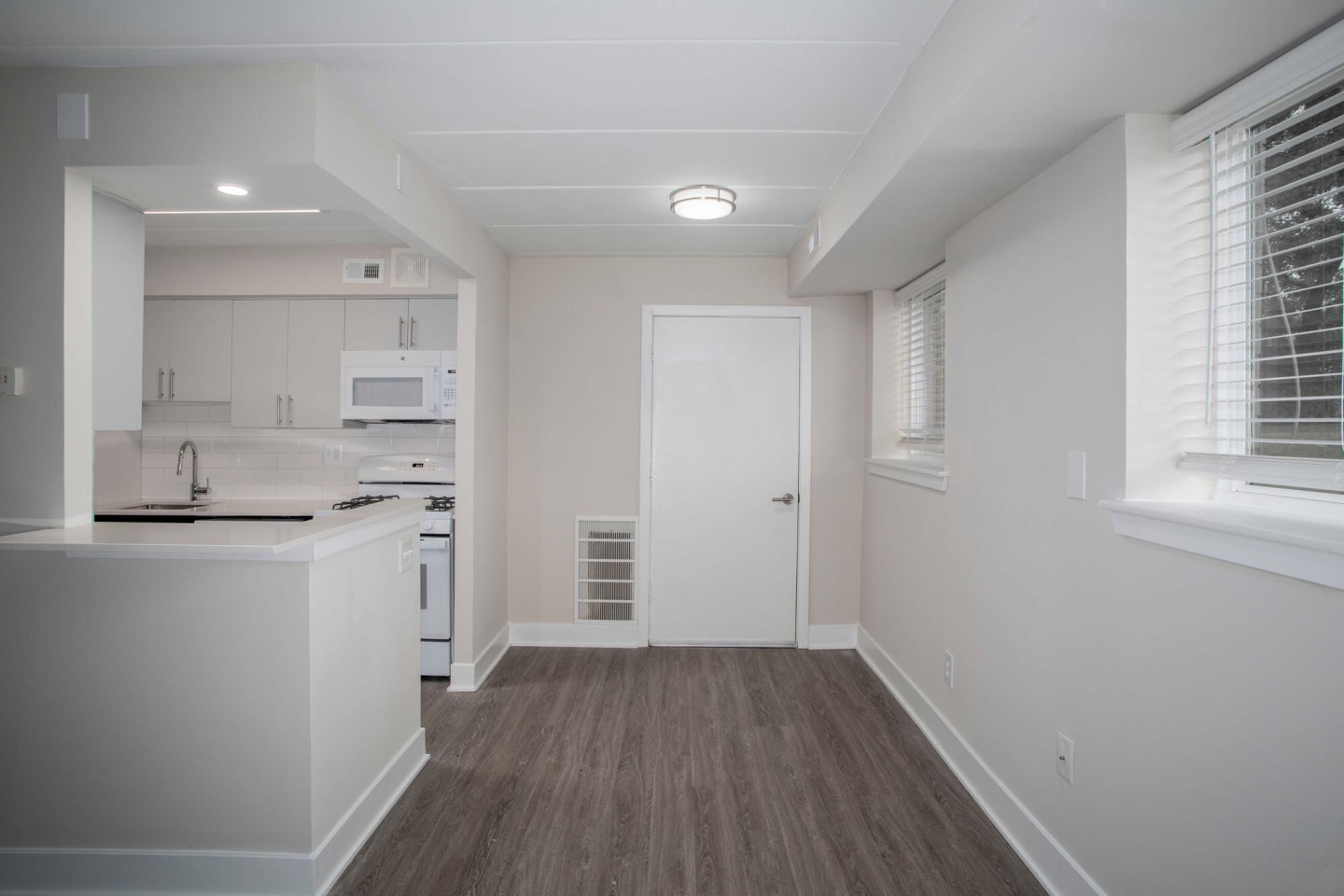 Lion's Gate Apartments Image 14