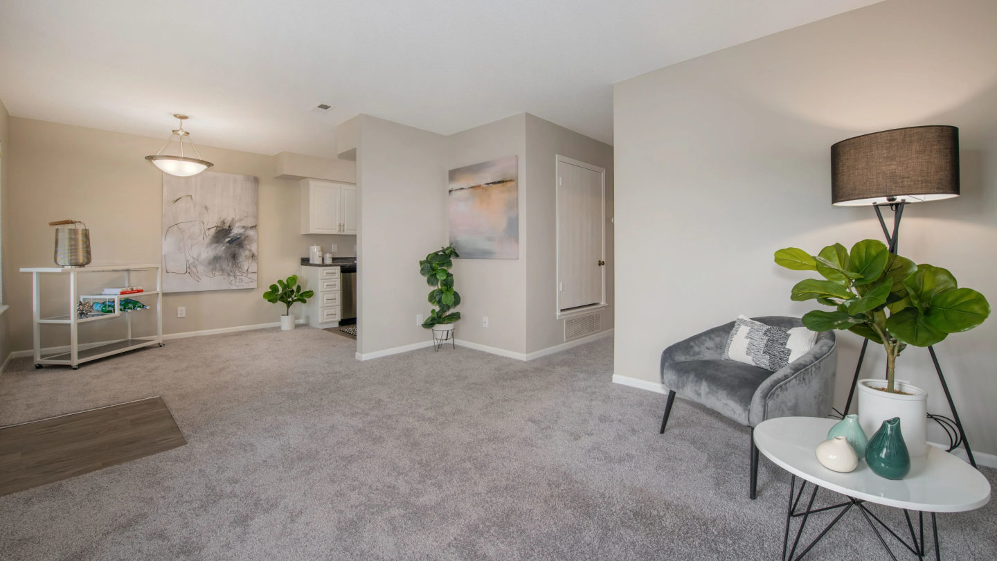 Emory Lakes Luxury Apartments Image 11
