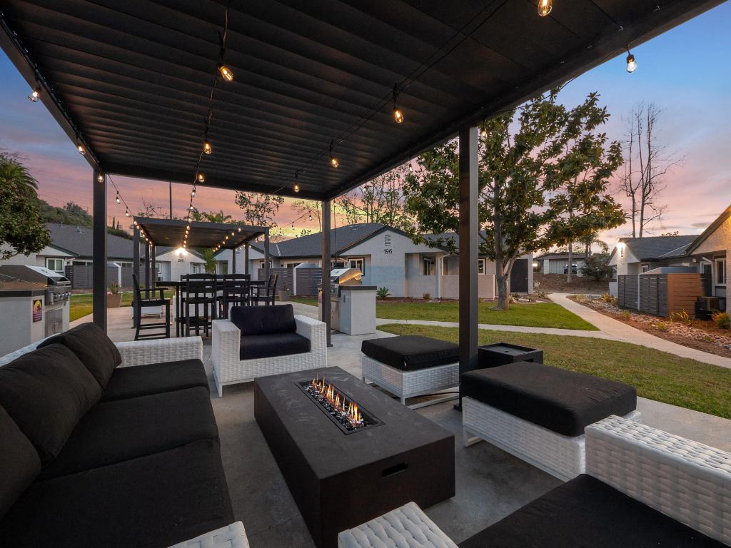 Sunset Cliffs Apartments Image 13