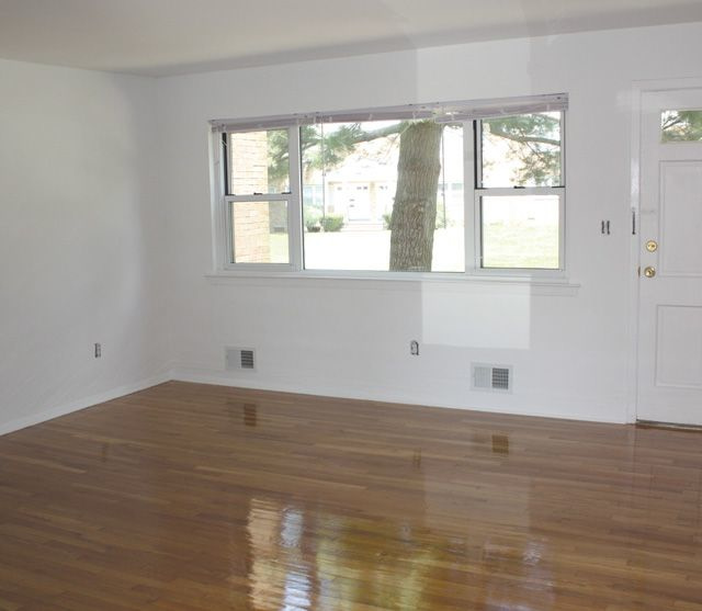 Carlton Club Apartments Image 3