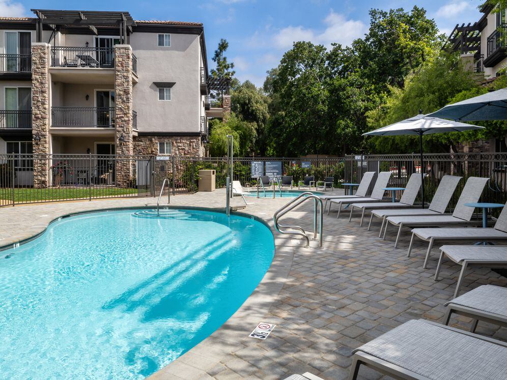 Avalon Thousand Oaks Plaza Image 22