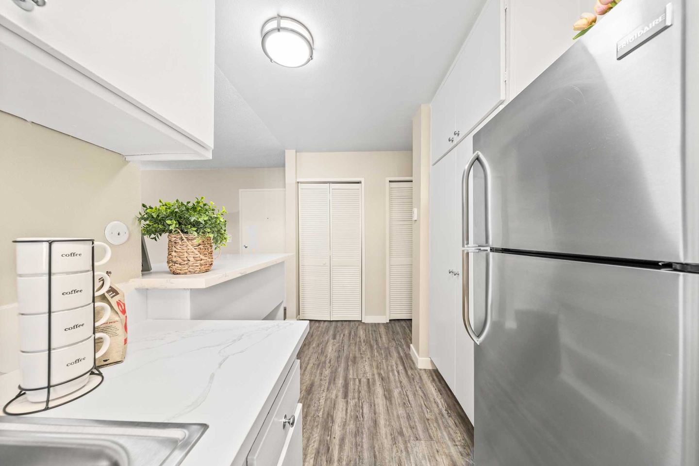 Summerview Beach Resort Luxury Apartments Image 53