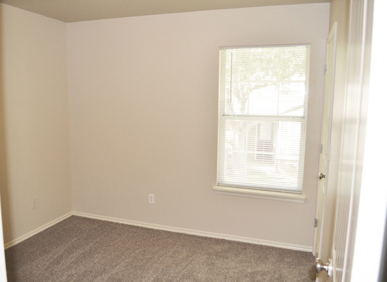 Sydney Court Townhomes Image 12