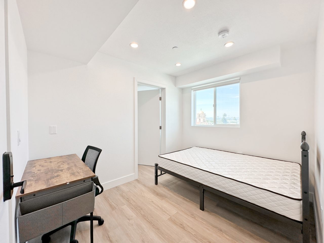 TL 1361 W 35th St - Co-Living Image 12