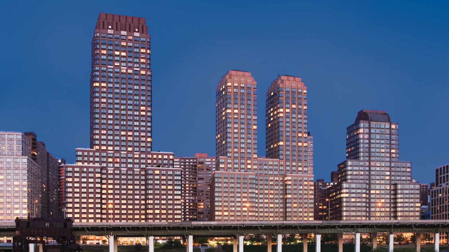 180 Riverside Boulevard Image 3