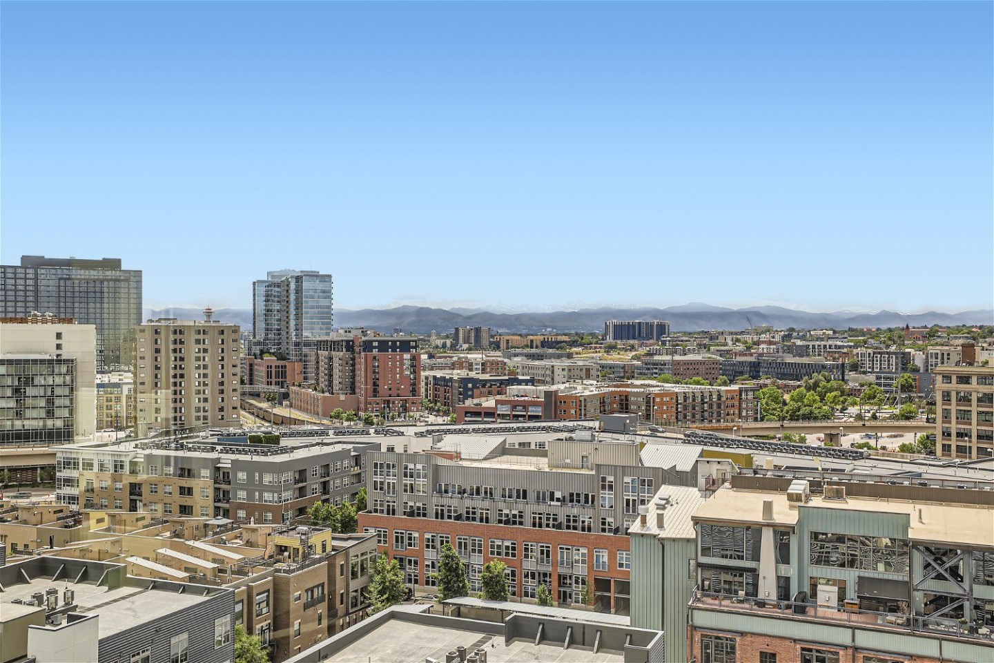 3000 Huron Image 16