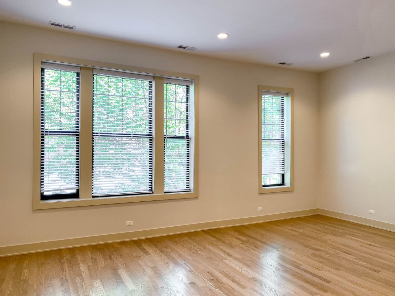 3054-58 N Greenview / 1507-11 W Barry Image 7