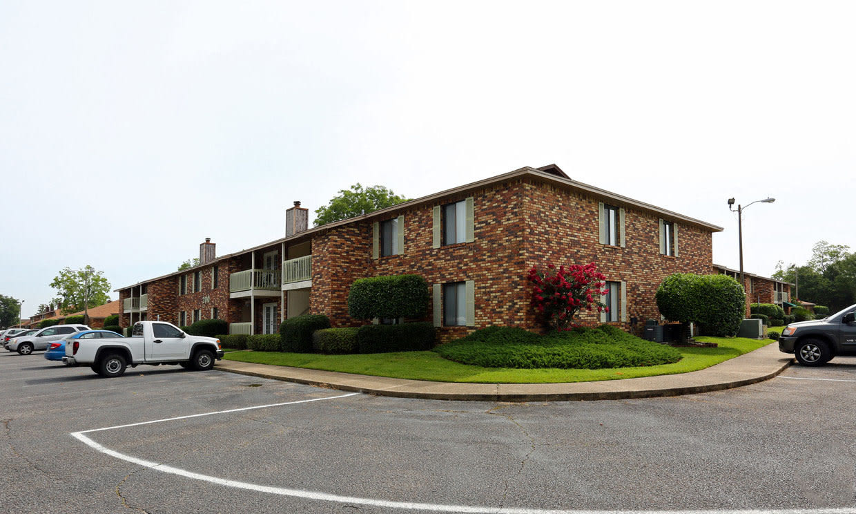 Briarwood Condominiums Image 3