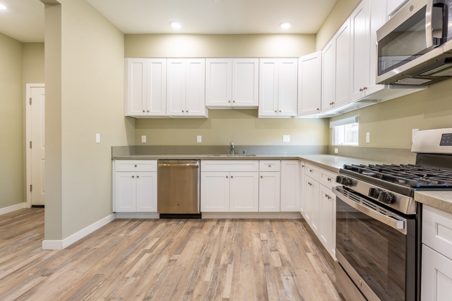 1238 W 37th Place - Co-Living Image 7
