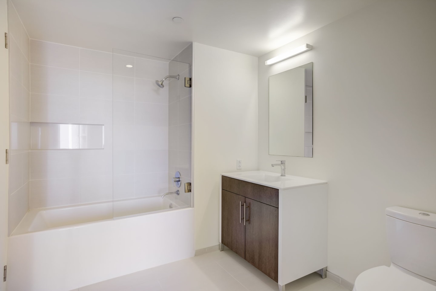 The Apartment Residences at AKA Image 21