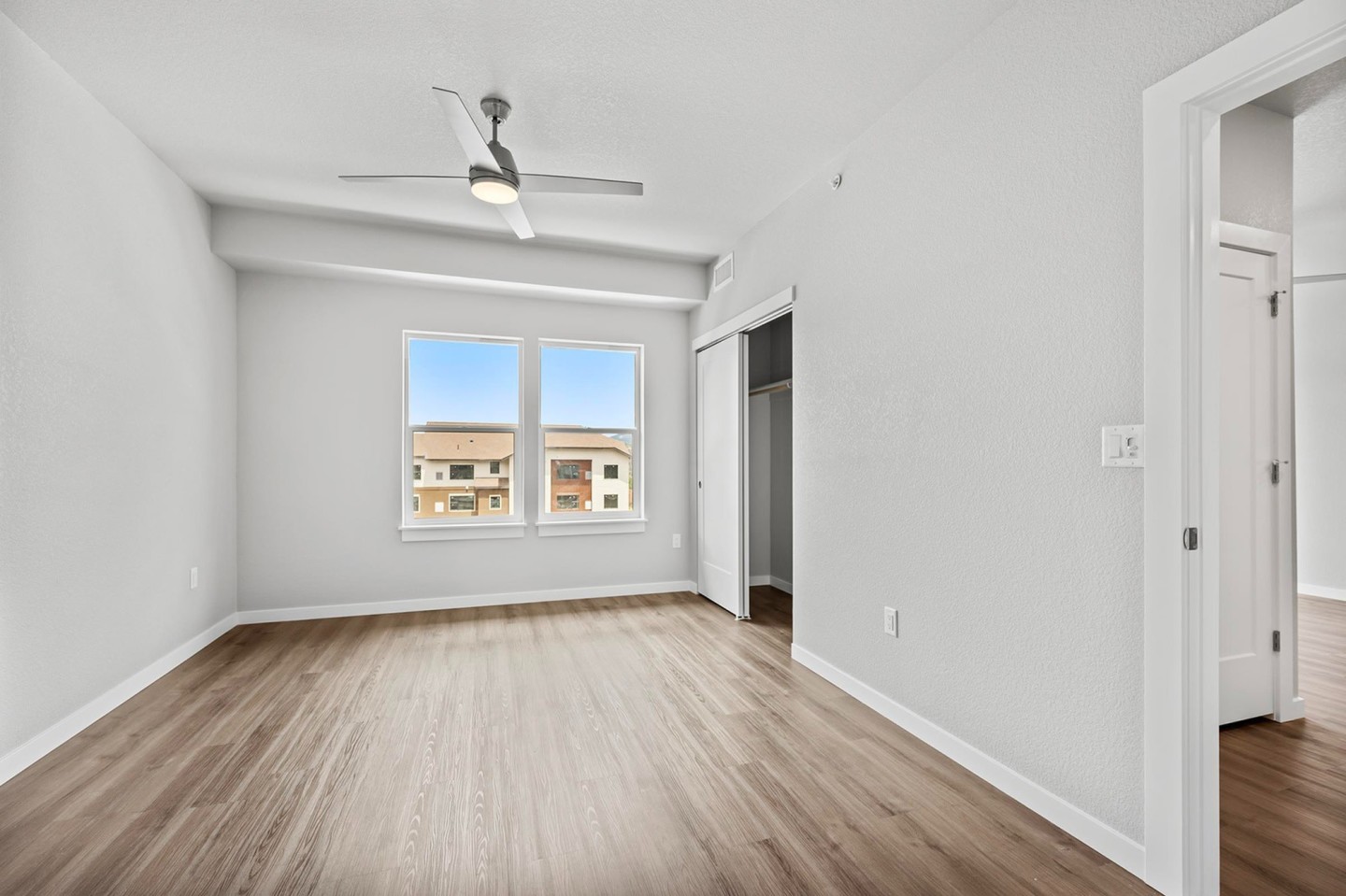 Prospector Apartments Image 32