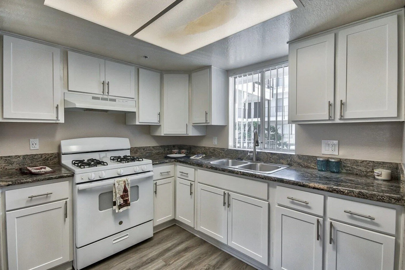 Park Tower Apartments Image 16