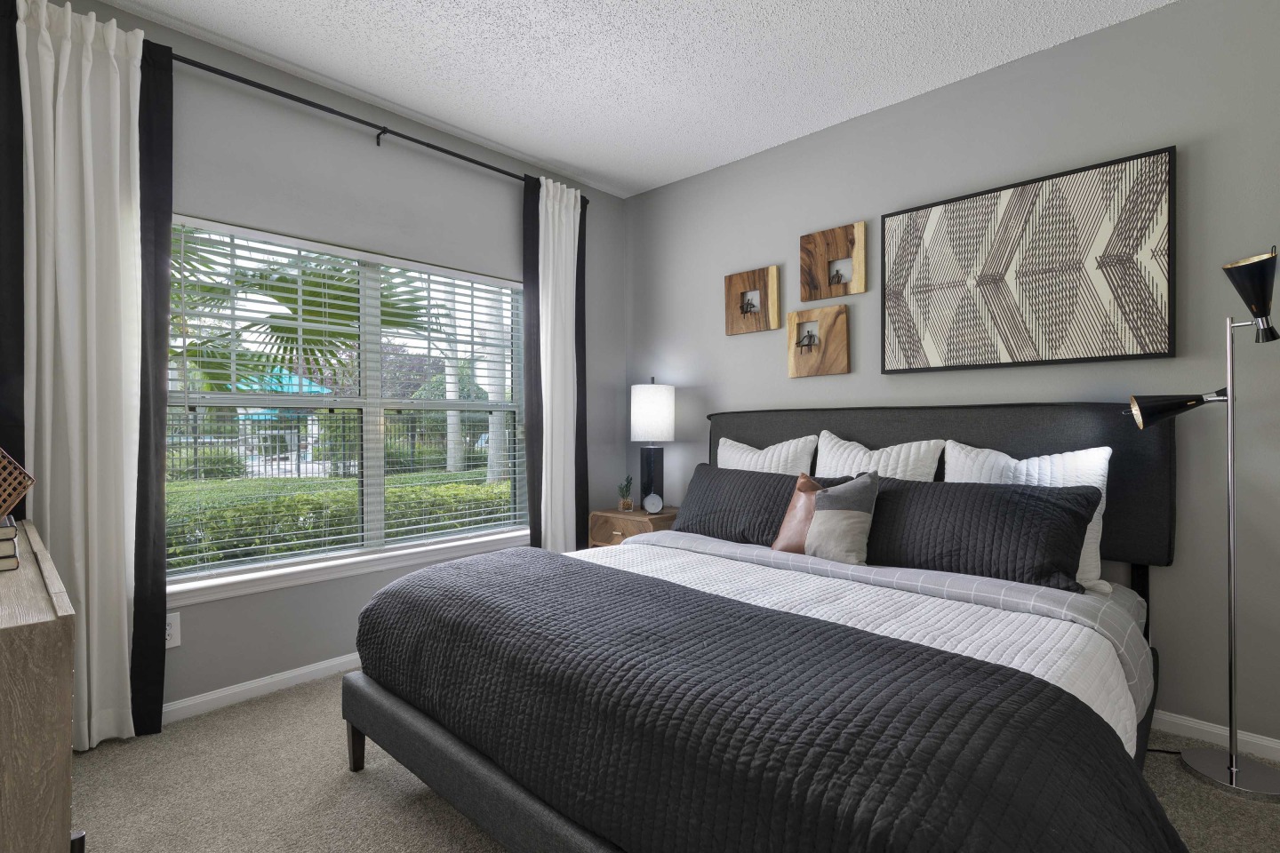 Lake's Edge Apartments Image 18