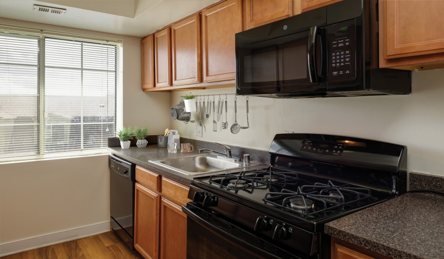 Foxchase Apartments Image 3