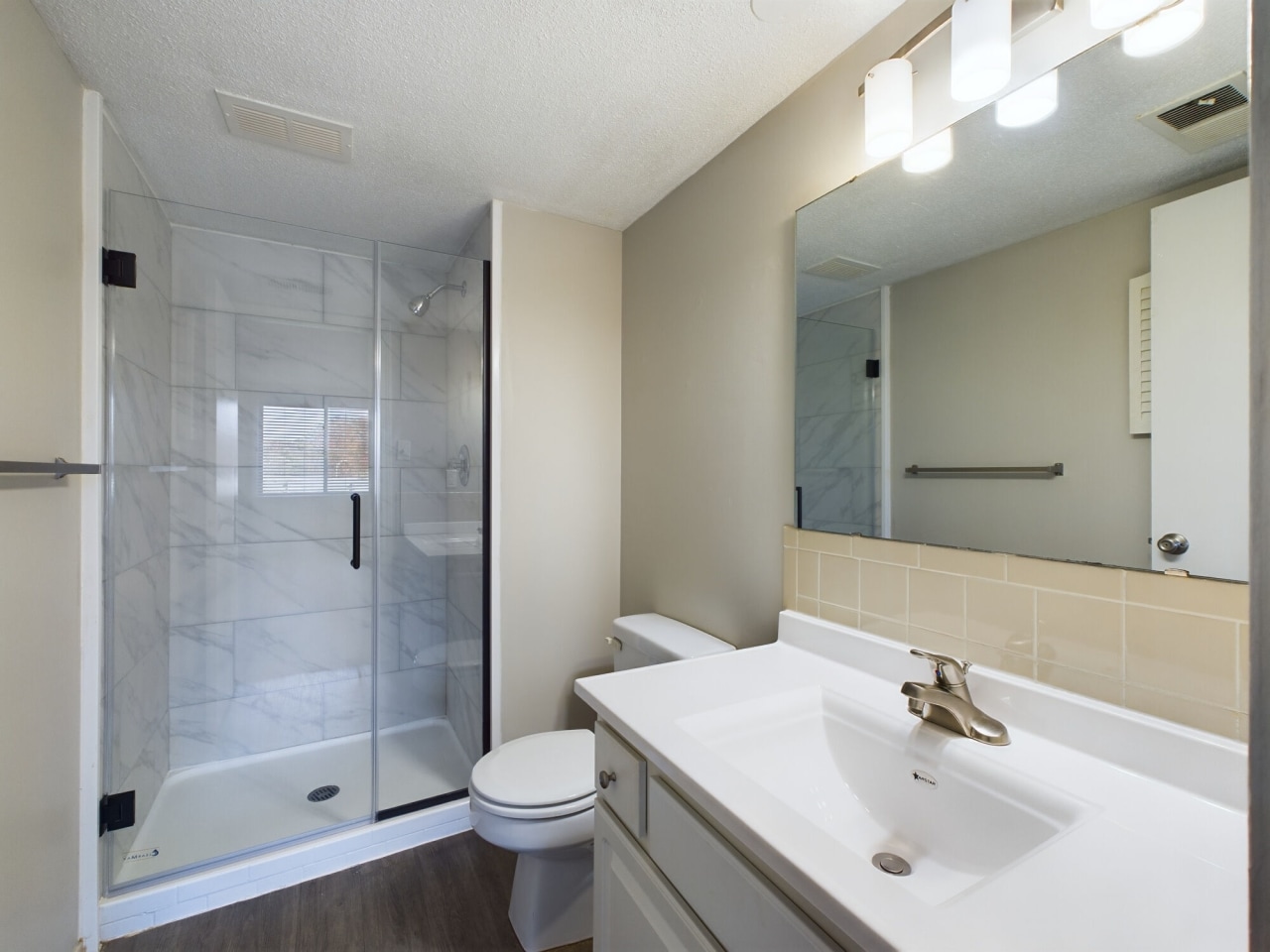 Edgewater Apartments Image 16