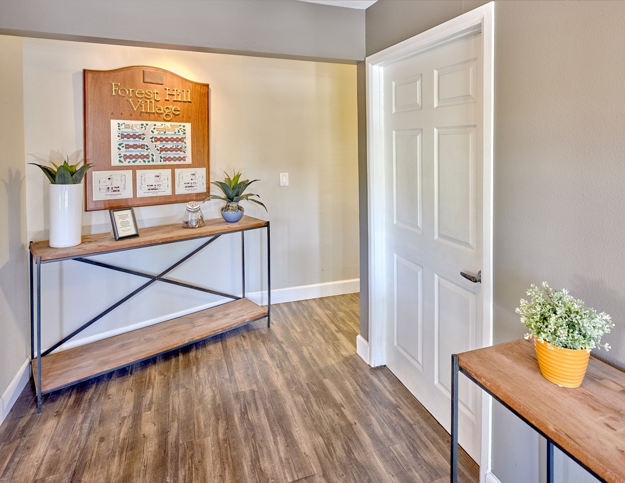 Forest Hill Village Image 34