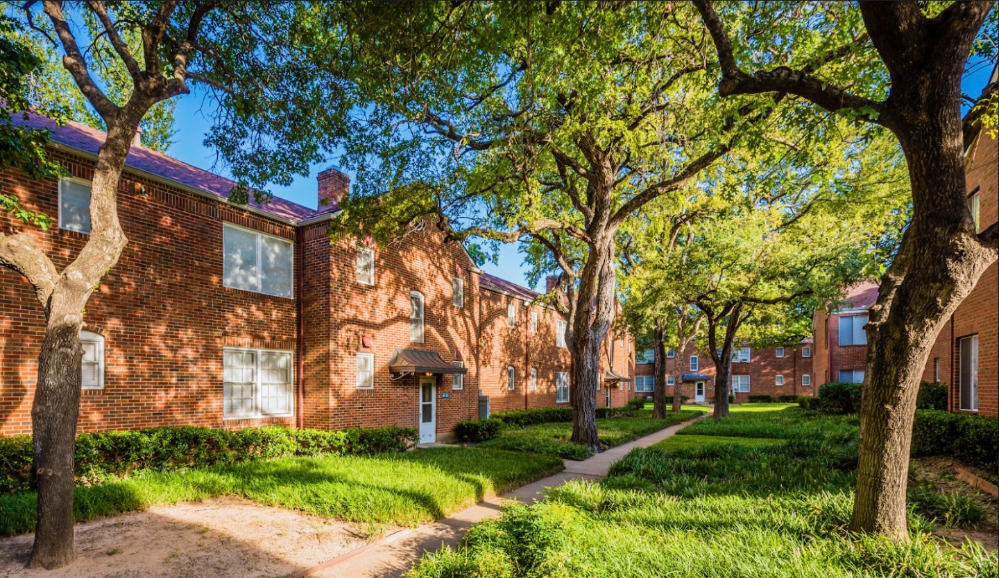 Crestwood Place Apartments Image 1