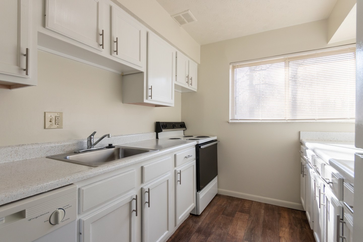 Blue Grass Manor Image 30