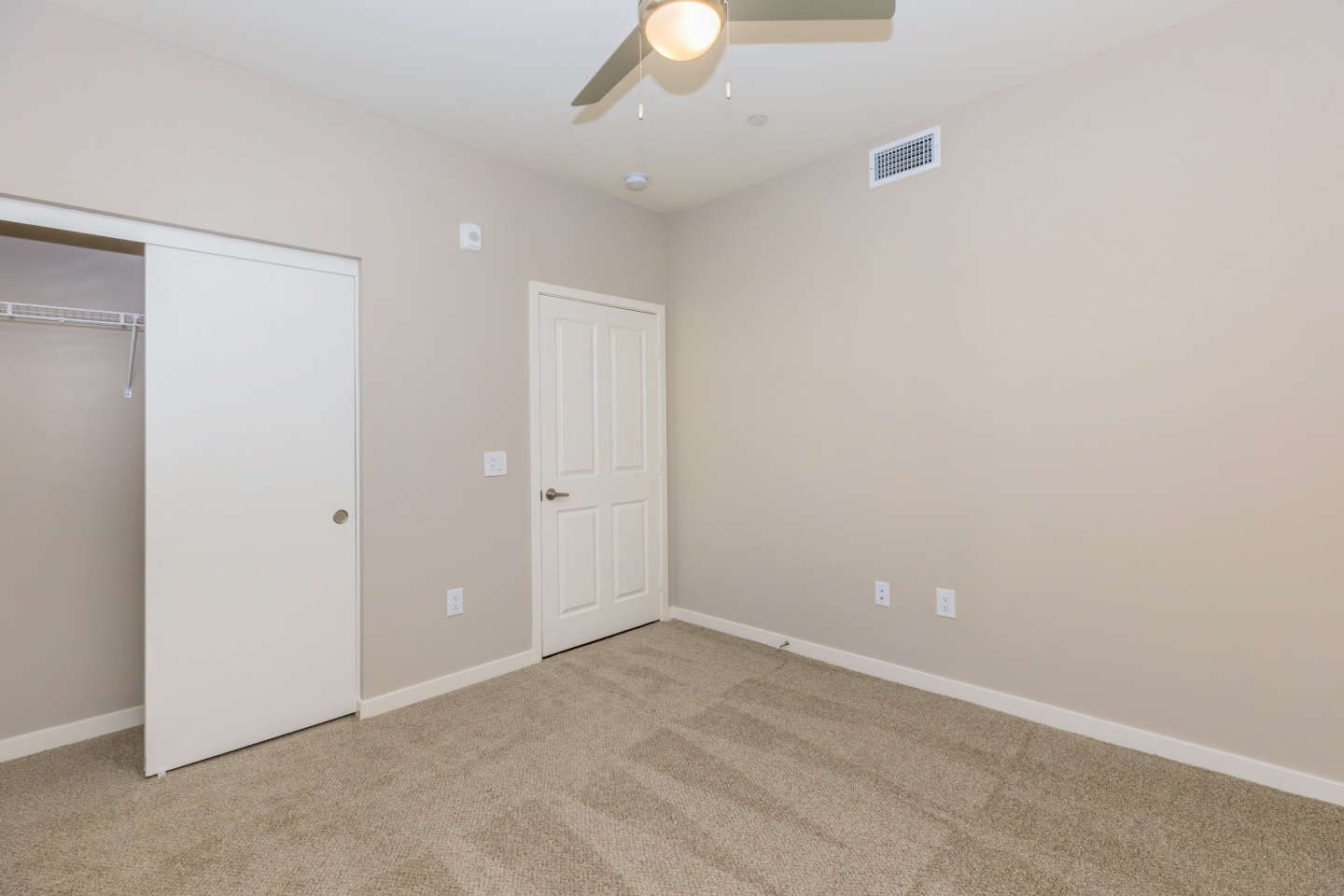 Los Alamitos Luxury Apartments Image 36