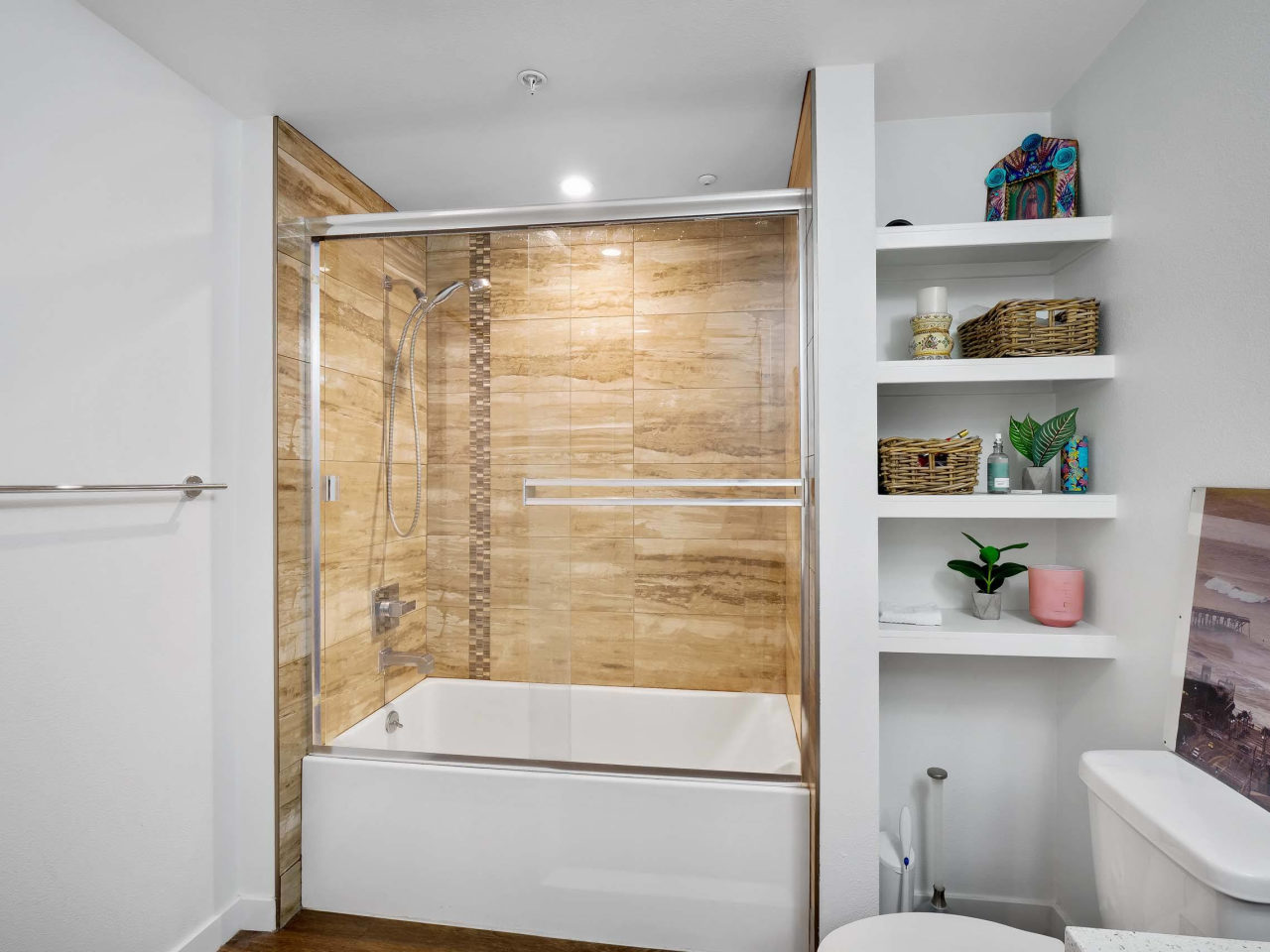 The Metropolitan at Larchmont Village Image 20