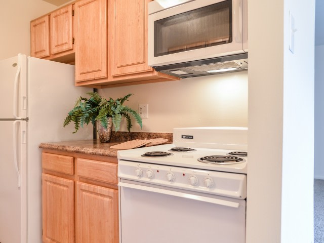Applegate and Potomac Commons Apartments and Townhomes Image 2