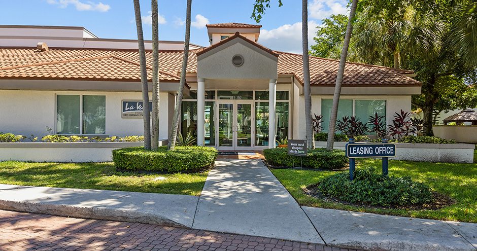 La Vue at Emerald Pointe Image 18