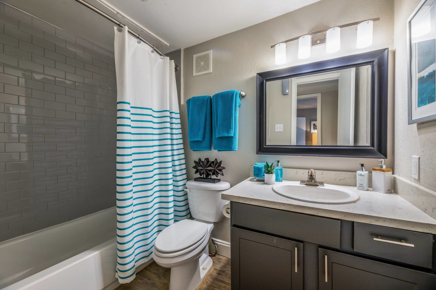 Flintridge Apartment Homes Image 11