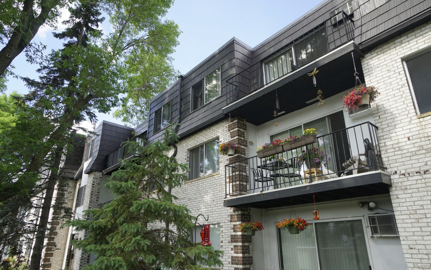 Bellows Court Image 18