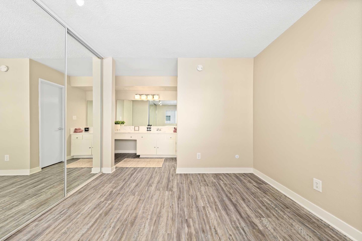 Summerview Beach Resort Luxury Apartments Image 56