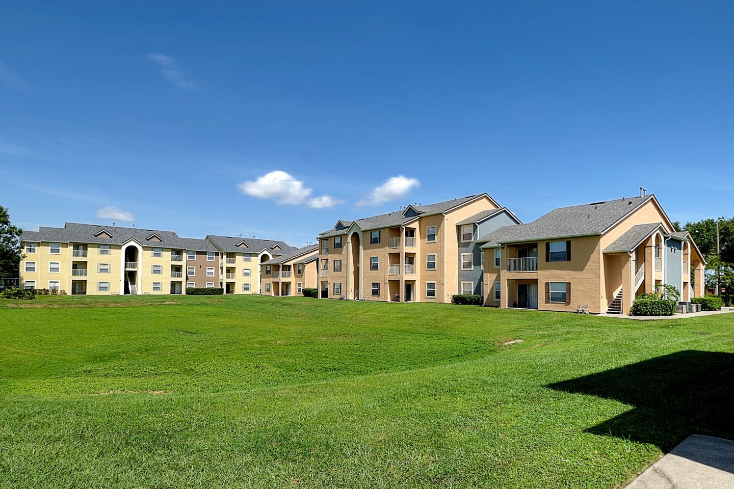 Oasis Club Apartments Image 4