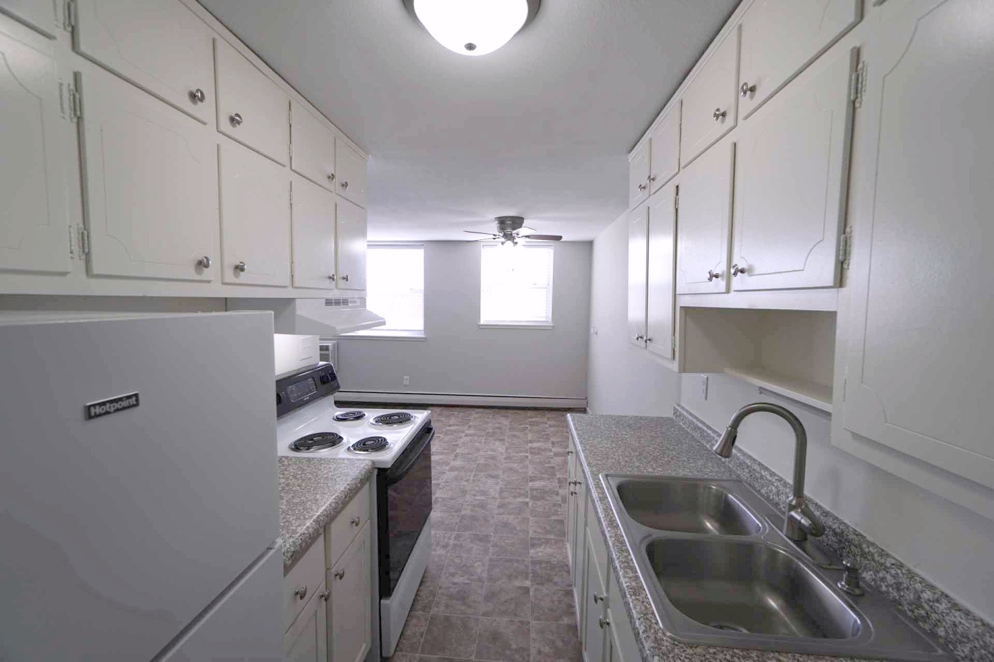 Colonial Terrace Image 12