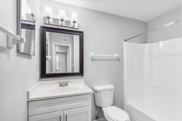 Coachman Club Apartments Image 10