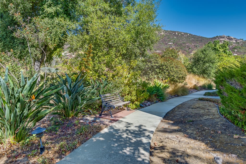 Senior Housing - Legacy Hills at Poway Image 37