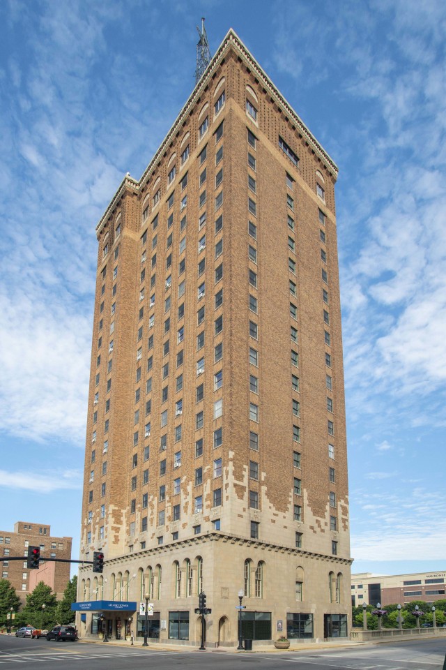 Leland Tower Apartments Image 3