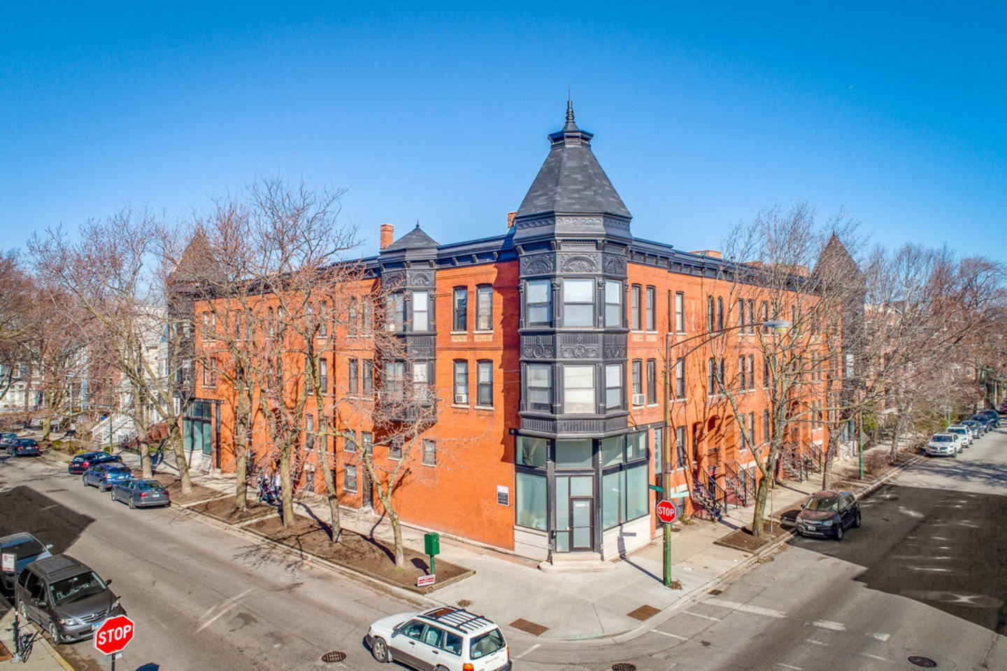 2600-10 N Racine / 1206-10 W Wrightwood Image 1