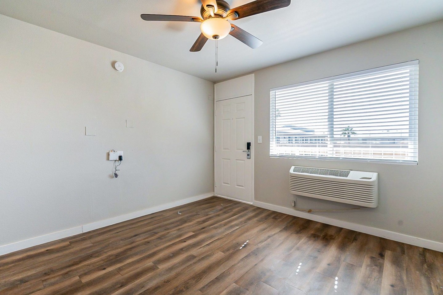 Sunset Sound Studio Apartments Image 3