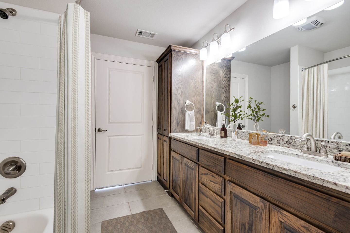 Varia at Highland Village Image 6