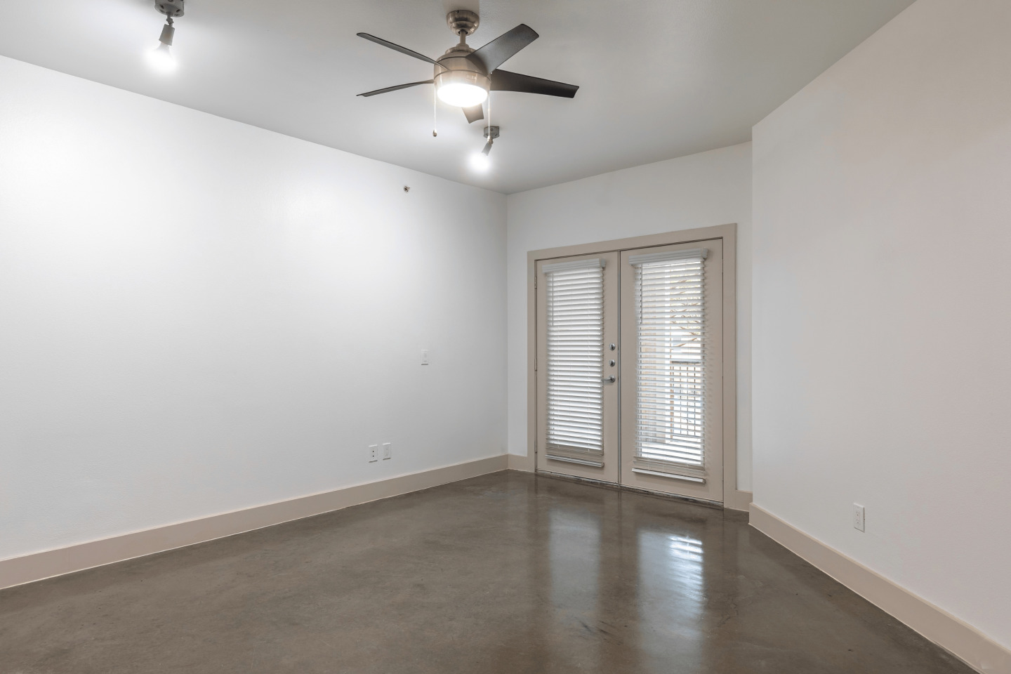 5225 Maple Avenue Image 37