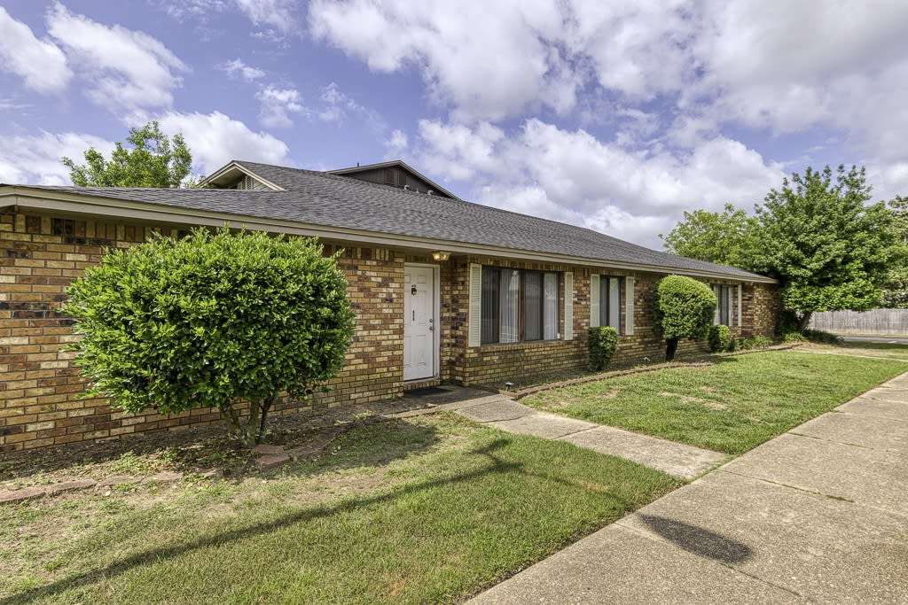 Briarwood Condominiums Image 23