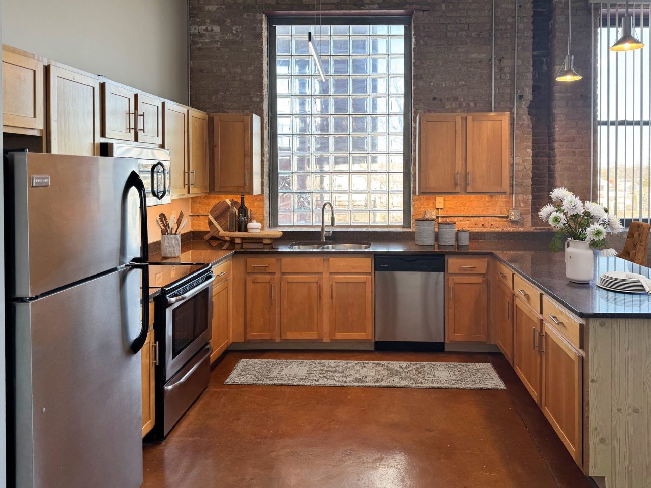 Ovaltine Court Image 17