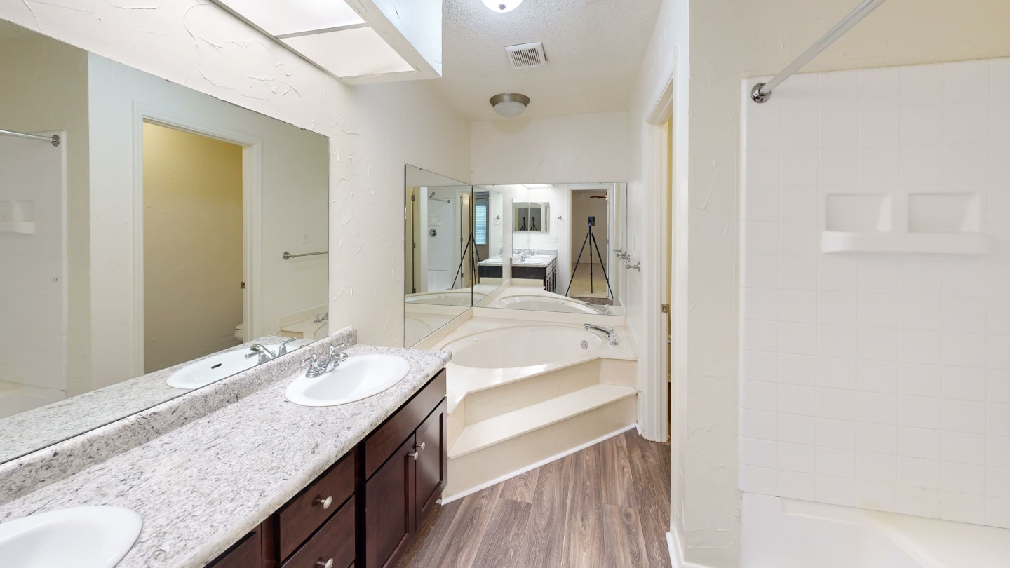 Paddock Club Apartments Image 1