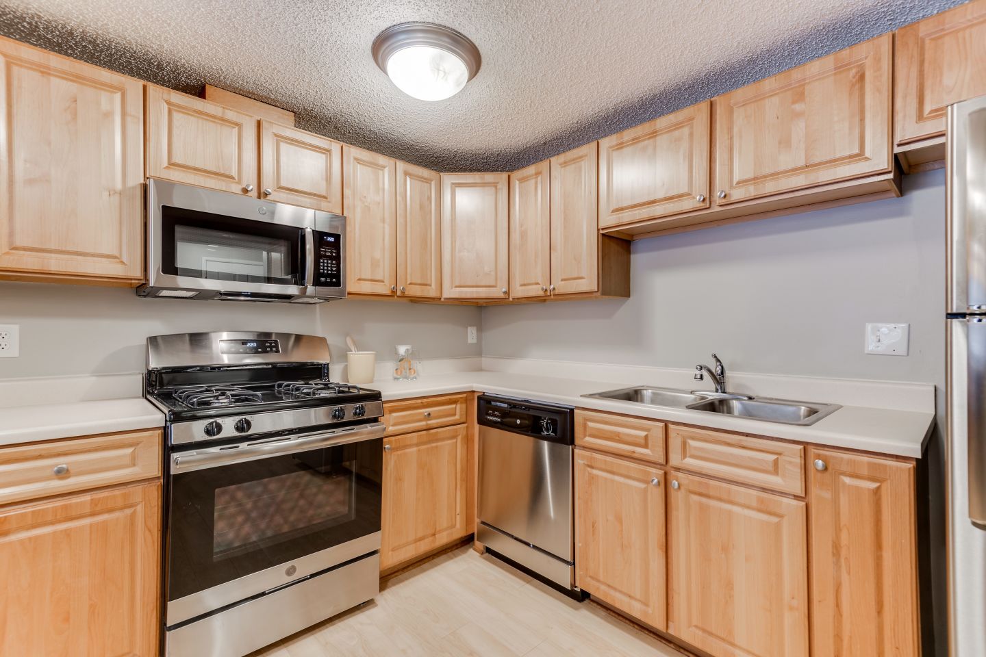 York Plaza Apartments Image 1